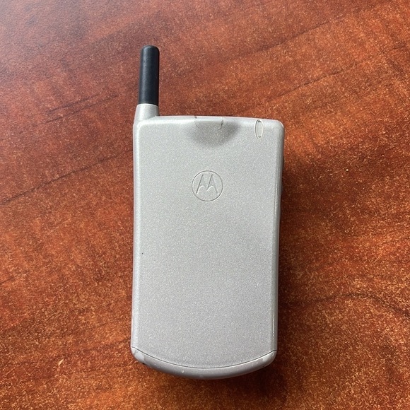 Vintage Mercedes-Benz Motorola Timeport Cell Phone sold as is. Preowned - Picture 4 of 12